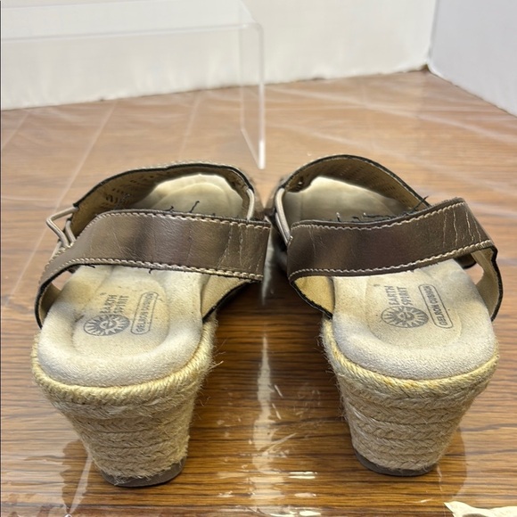 Earth Spirit Gold Wedge Sandals with Natural Jute Heel - Picture 4 of 7